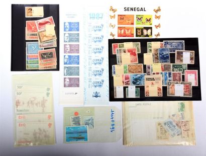 A TRIER un lot de de timbres des cinq continents,...