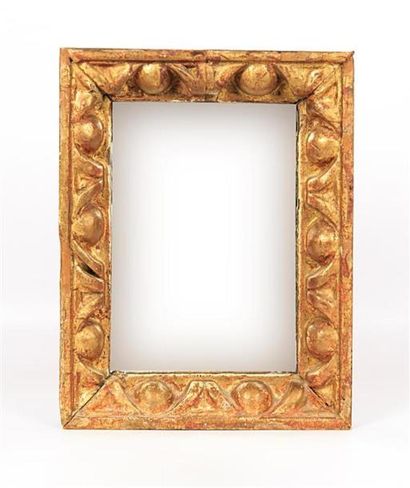 null Miroir de forme rectangulaire en bois et stuc mouluré, sculpté et doré à décor...