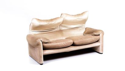 null MAGISTRETTI Vico (1920-2006), designer
Canapé deux places modèle Maralunga en...