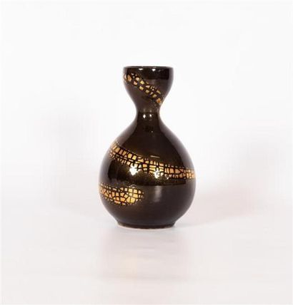 null BESNARD Jean (1889-1958)
Vase en céramique de forme balustre à décor tournant...