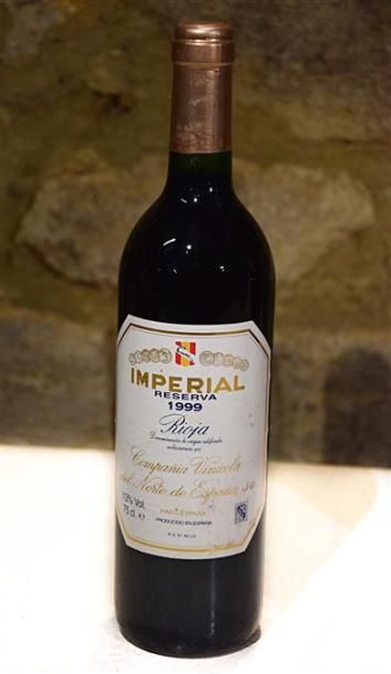 null 1 Blle	Rioja IMPERIAL Reserva		1999

	Et. légèrement tachée. N : mi goulot....