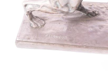 null BONHEUR Rosa (1822-1899)
Braque à l'arrêt
Bronze à patine argentée
Signé sur...