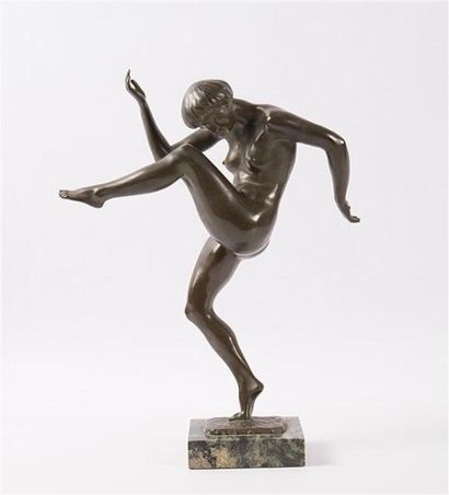 null HALBOUT Georges (1895-1986)
Danseuse 
Bronze à patine brune
Signé sur la terrasse
Socle...