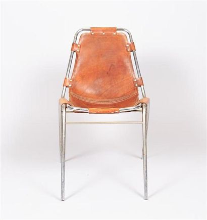 null Chaise à structure métallique tubulaire chromée et cuir tendu.
Chaise choisie...