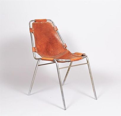 null Chaise à structure métallique tubulaire chromée et cuir tendu.
Chaise choisie...