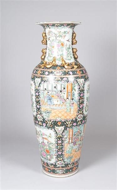 CHINE Très important vase en porcelaine à...