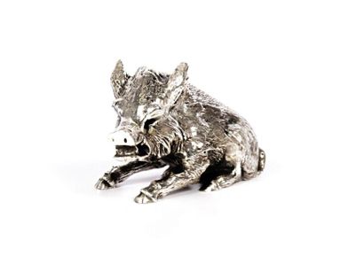 null Sujet en argent figurant un sanglier assis.
Haut. : 5,3 cm - Long. : 8,5 cm...