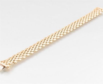 null Bracelet souple en or jaune 750/°° à maille grain de riz, fermoir à clipet avec...