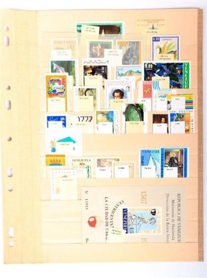 null A TRIER un lot de timbres sur feuilles de stock, dont nouveautés, Europe et...