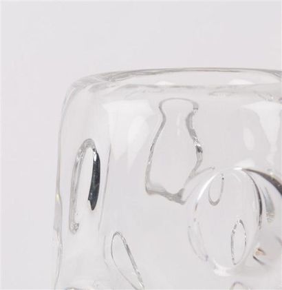 null Vase en cristal à décor d'alvéoles
(infimes rayures)
Haut. : 25 cm - Diam. :...