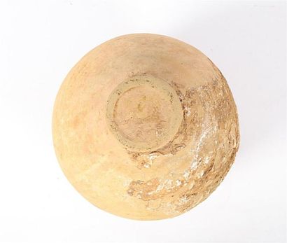 null Urne cinéraire en terre cuite
IIème - IIIème siècle
Haut. : 29 cm - Larg. :...