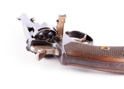 null Revolver fabrication Saint-Etienne, calibre 8 mm, canon octogonal avec guidon...