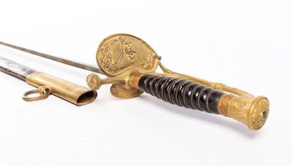 null Epée d'officier de marine type 1817, branche cisélée à l'encre cablée sur étandard,...