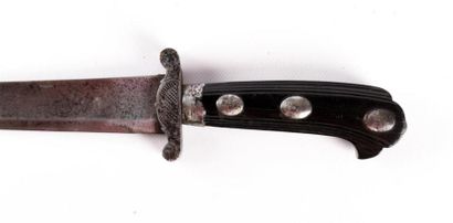 null Couteau de chasse, issu d'une dague de vènerie, lame de 30,5 cm, à dos plat...