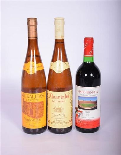 Lot de 3 blles de vin portugais comprenant...