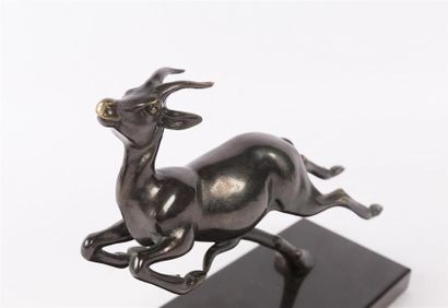 null CARVIN Louis-Albert (1875-1951)

Antilope galopant

Bronze à patine noire

Signature...