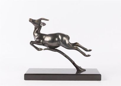 null CARVIN Louis-Albert (1875-1951)

Antilope galopant

Bronze à patine noire

Signature...