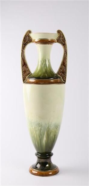 null EICHWALD Manufacture de

Important vase en forme d'amphore posant sur un socle...