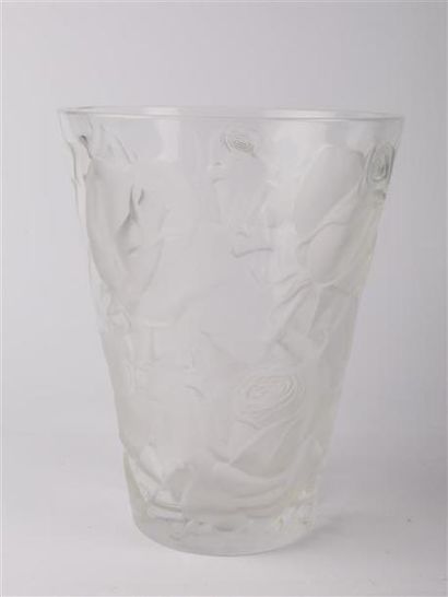 null LALIQUE FRANCE 

Important vase de forme tronconique en cristal moulé à décor...