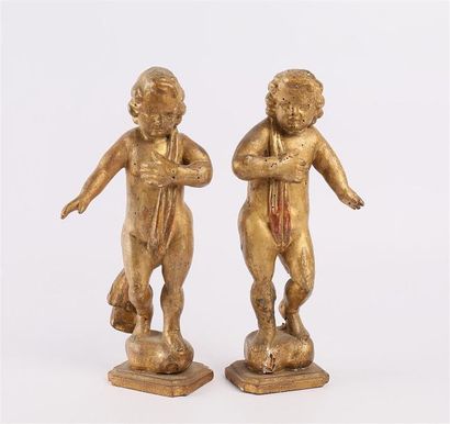 null Deux éléments décoratifs en bois sculpté et doré figurant des putti

(restaurations,...