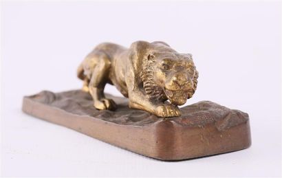 null BAISE M. (XXème siècle)

Lionne en chasse

Bronze à patine dorée

Signé sur...