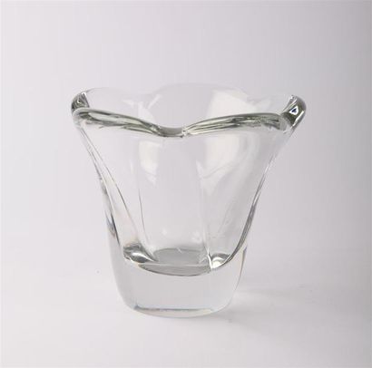 null DAUM FRANCE

Vase de forme corolle en cristal translucide

Signé à la pointe...