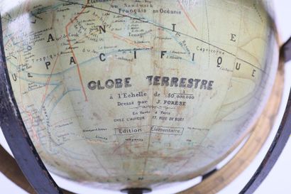 null Globe terrestre FOREST

Inscription sur le cartouche : "J. Forest (géographe),...