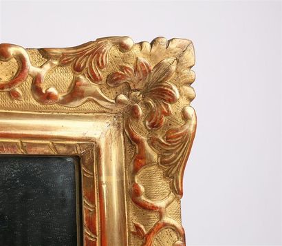 null Miroir en bois mouluré, sculpté et doré à décor de rinceaux, feuilles d'acanthe...