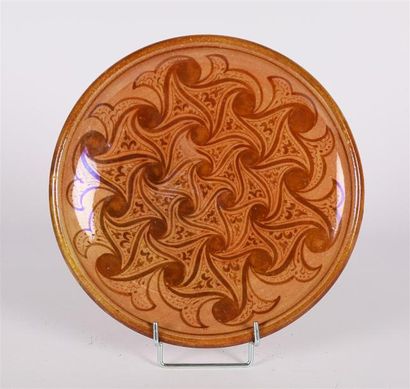 null BOUJEM'A LAMALI (1890-1971)

Plat en céramique lustrée à reflets métalliques...