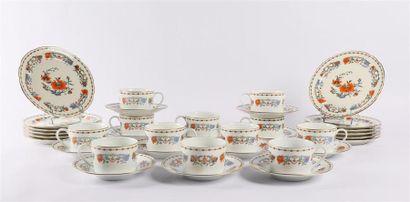 null LIMOGES - Manufacture Raynaud
Service à thé en porcelaine blanche à décor polychrome...