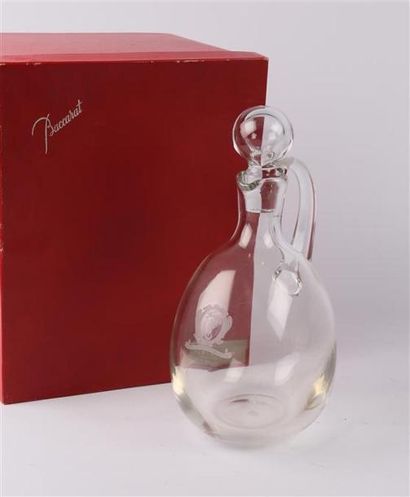 null BACCARAT
Carafe et son bouchon en cristal piriforme à décor gravé d'un médaillon...