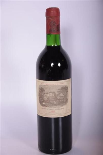 null 1 Blle	CH. LAFITE ROTHSCHILD	Pauillac 1er GCC	1982
	Et. un peu tachée. N : bas...