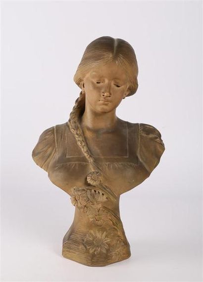 null DROUOT Edouard (1859-1945)
Buste de jeune fille à la natte
Terre cuite patinée
Signée...