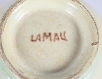 null BOUJEM'A LAMALI (1890-1971), Atelier de
Petit vase en céramique à engoge blanc...