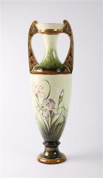 null EICHWALD Manufacture de
Important vase en forme d'amphore posant sur un socle...