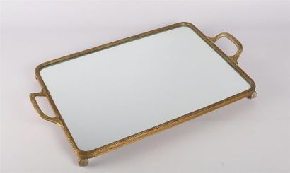 null Plateau de présentation à fond de miroir en bronze doré, la bordure ourlée de...