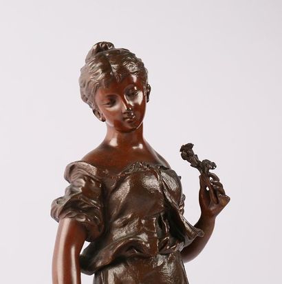 null ANFRIE Charles (1833-1905), d'après 
Femme à la fleur
Bronze à patine cuivre
Signé...