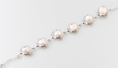 null Bracelets de cinq grosses perles de culture d'eau douce monté sur métal argenté....