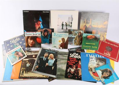 null Lot de vinyles comprenant :
- onze 45 tours : Françoise Hardy, Bobby Solo, Franck...