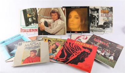 null Lot de quatorze vinyles 33 tours 1/3 comprenant : 
- Johnny Halliday - Country,...