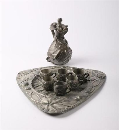 null GARNIER Jean (1853-1931)
Pichet oenochoé en étain à patine bronze à décor d'une...