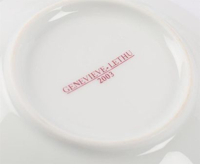 null GENEVIEVE LETHU
Six tasses à café et leurs sous-tasses en porcelaine blanche...