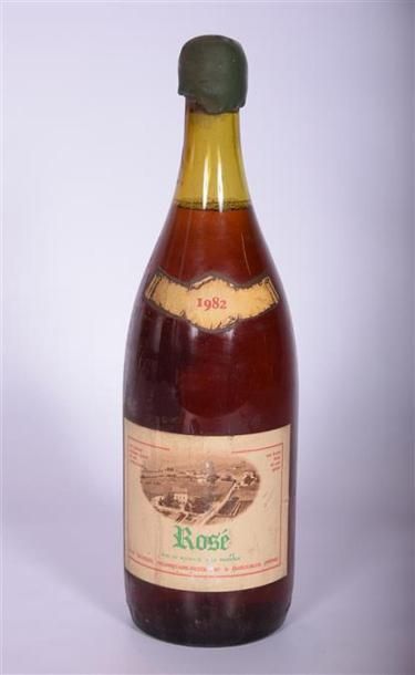 null 1 Mag	VIN du RHÔNE rosé mise G. Gay 		1982
	Et. un peu tachée. N : 5 cm.		
