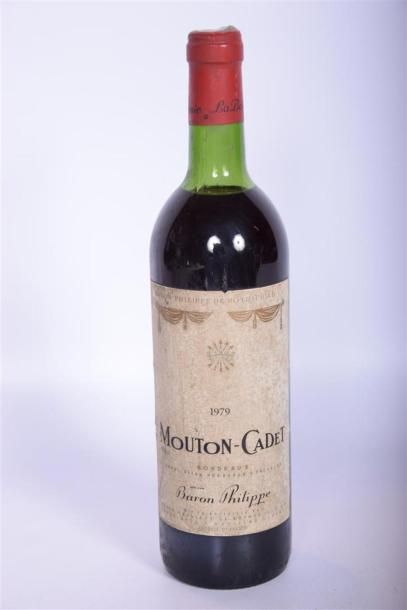 null 1 Blle	MOUTON CADET	Bordeaux mise nég.	1979
	Et. tachée mais lisible. N : tout...