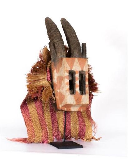 null DOGON - MALI
Masque de danse antilope dit "walu" en bois polychrome à décor...