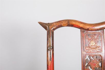 null CHINE
Paire de chaises pliante en bois mouluré, sculpté et laqué rouge et or,...