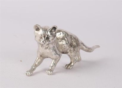 null Sujet en argent figurant un chat
Haut. : 4,5 cm - Long. : 10 cm - Poids : 214,87...