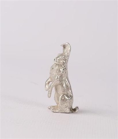 null Sujet miniature figurant un lièvre debout en argent
Haut. : 15,2 cm - Poids...