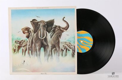 null ELVIS COSTELLO AND THE ATTRACTIONS - Armed forces
1 Disque 33T sous pochette...