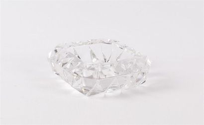 null Cendrier en cristal de forme octogonale orné de pointes de diamant 
Marqué au...